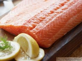 Losos, surova morska riba za psa