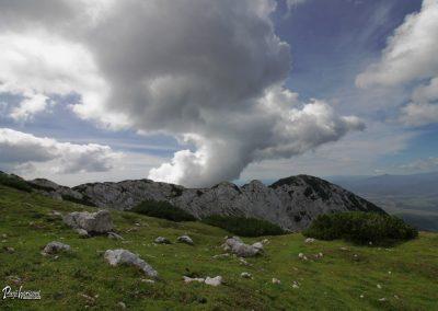 Spust z Vrha Korena, pogled na greben Jež-a