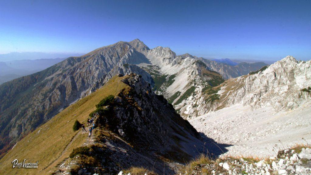 Razgled proti Stolu s poti na Vrtačo