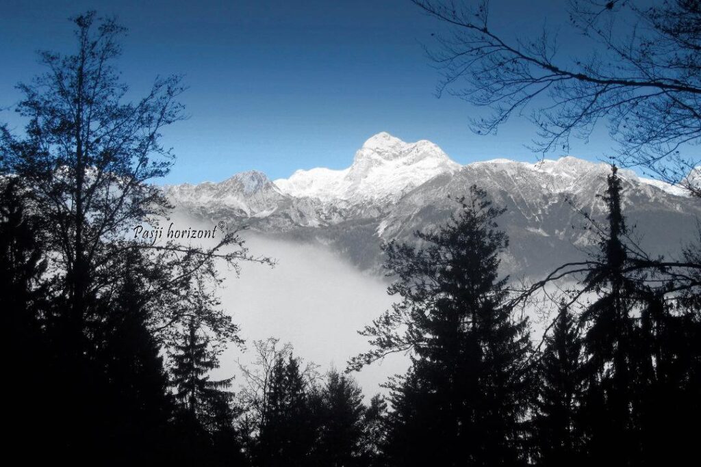 Črna prst iz Raven, pogled na Triglav
