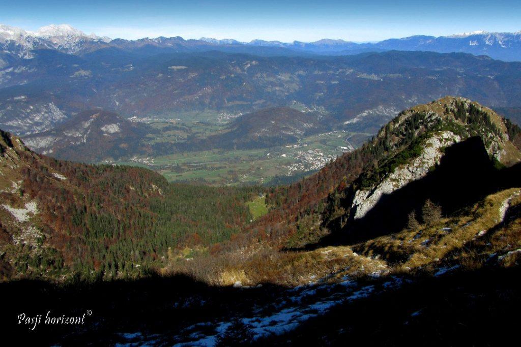 Črna prst, razgled malo pod vrhom
