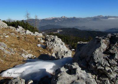Debela peč, razgled ob poti