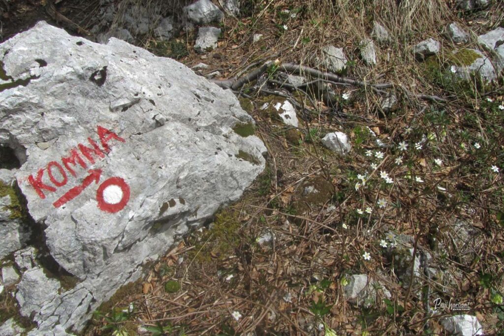 Planinska markacija na Komni