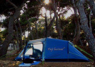 Premantura, pes in kampiranje