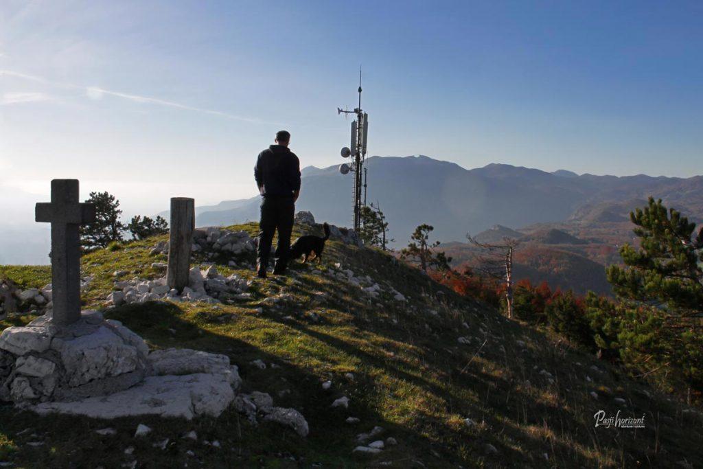 Razgled s Sinjega vrha nad Vipavsko dolino