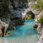 Tolminska korita s turkizno reko Tolminko in zeleno naravo