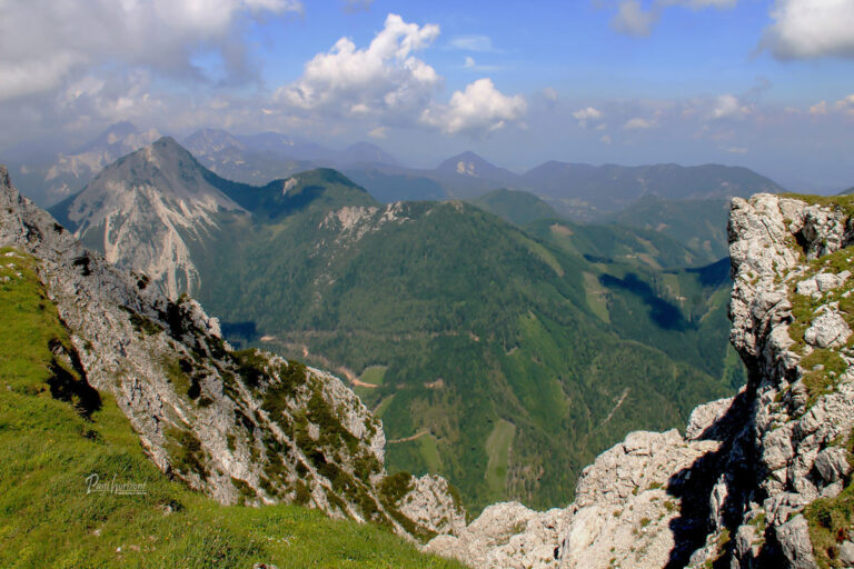 Pogled z Velikega Kladiva proti avstrijski Koroški
