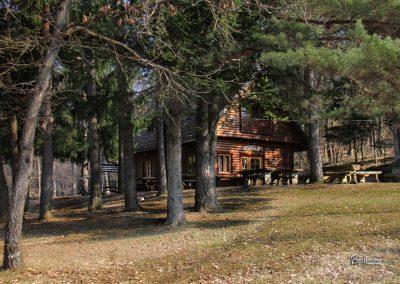 Planinski dom na Ravneku