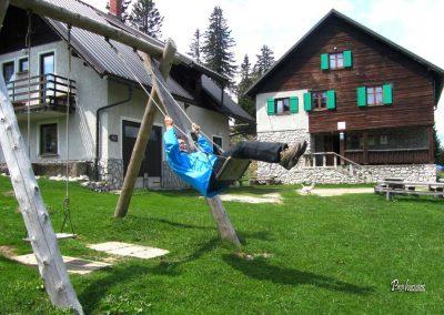 Dom na Menini planini, gugalnica