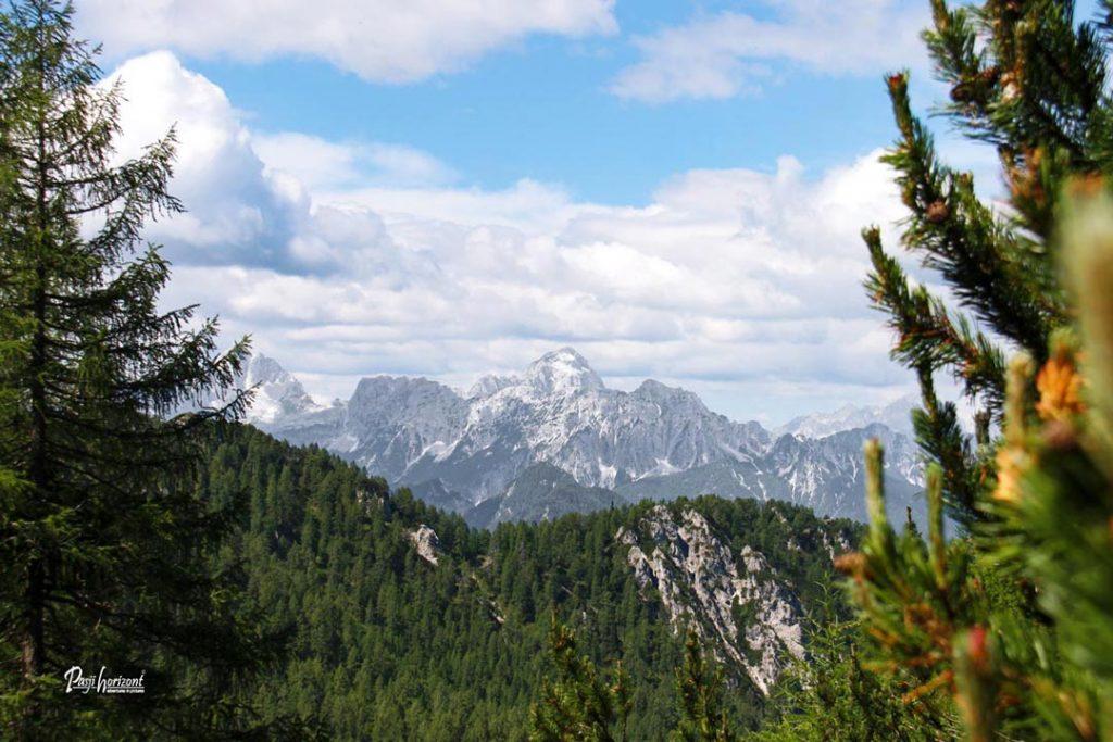 Razgled proti Mangartu s Trupejevega poldneva