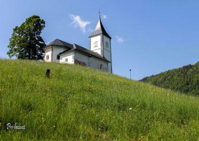 Cerkev sv. Primož in Felicijan, Jamnik, od spodaj
