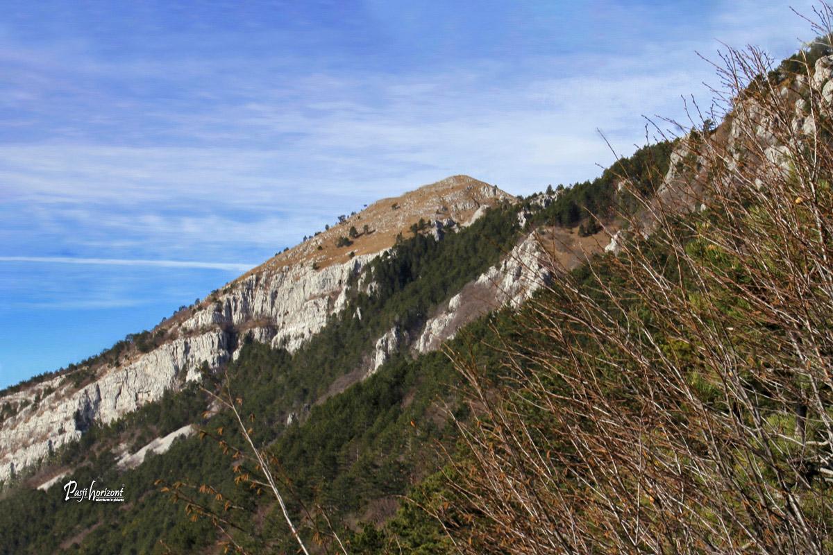 Pogled na Kucelj na Čavnu na poti