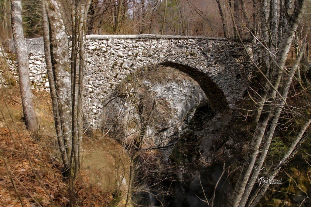 Hudičev most nad Koriti Mostnice v Bohinju