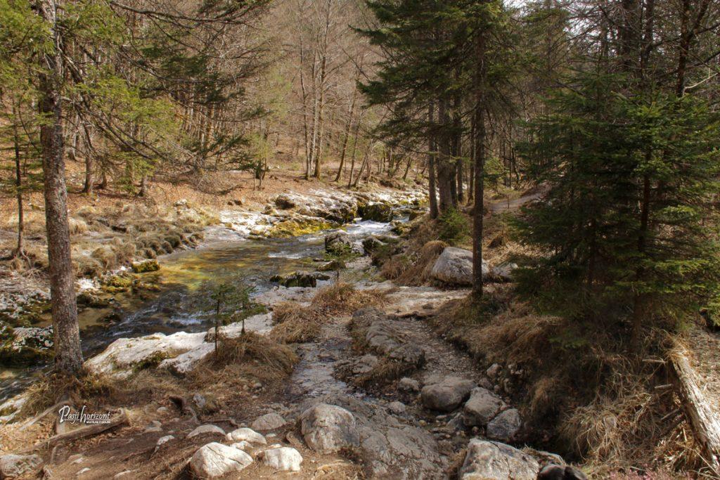 Krožna pot skozi Korita Mostnice nazaj proti Stari Fužini