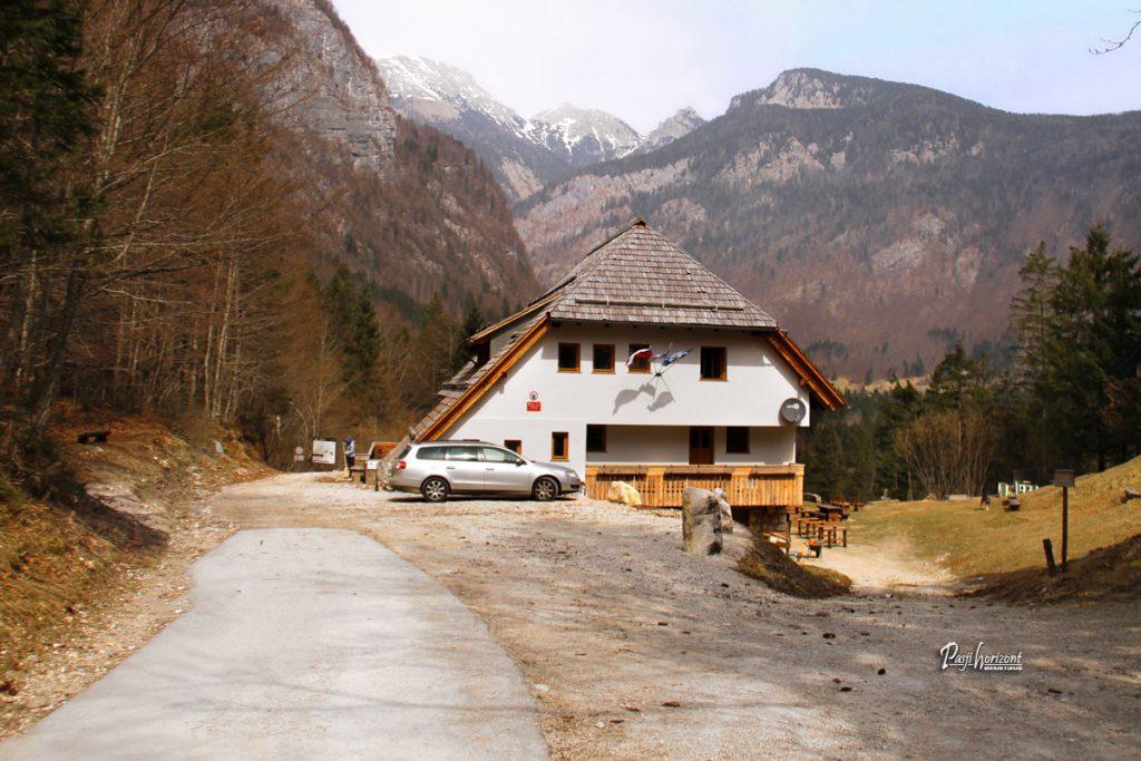 Planinska koča na Vojah v Bohinju