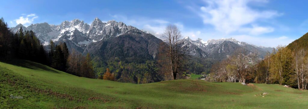 Panorama Julijskih Alp in Kranjske Gore s Srednjega Vrha