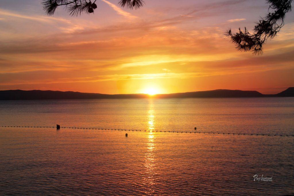 Sončni zahod nad morjem na otoku Cres