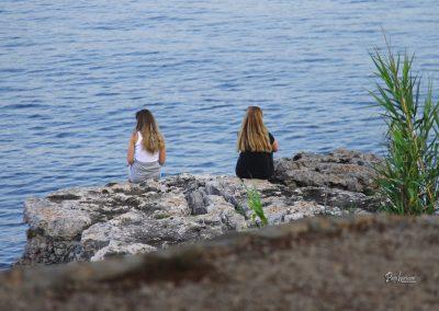 Uživanje jutra na obali