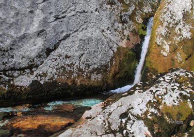 Spodnji del slapu na izviru Soče, Trenta