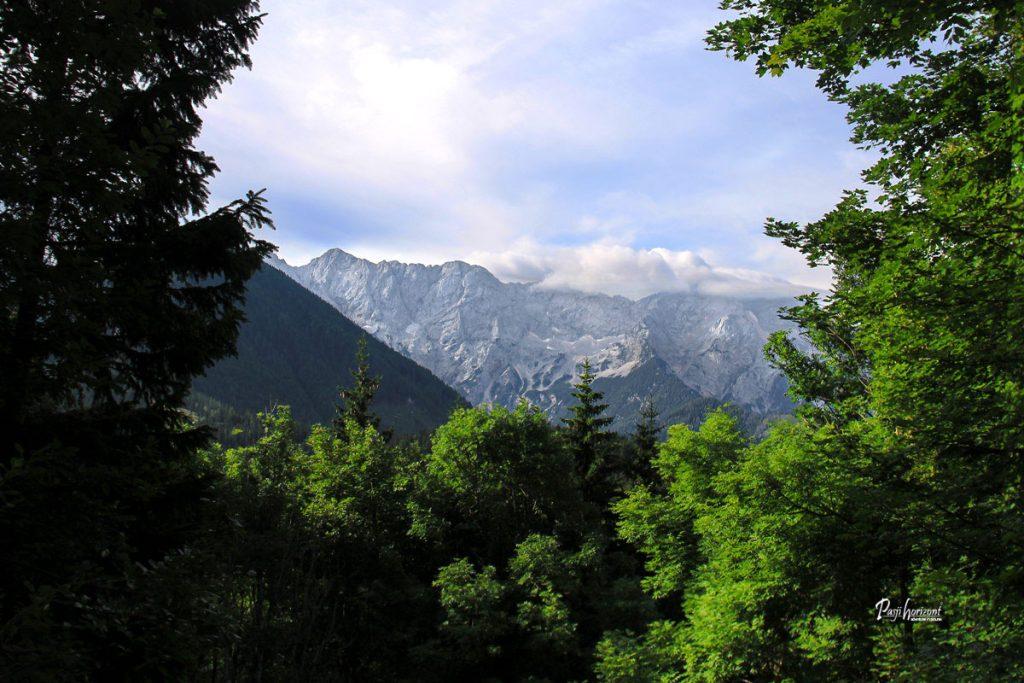 Pogled na gore nad Jezerskim z Jezerskega vrha