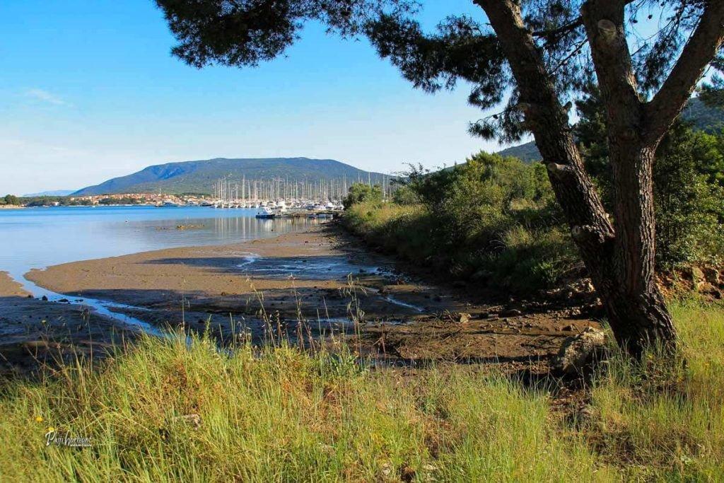 Pogled nazaj na marino, Cres