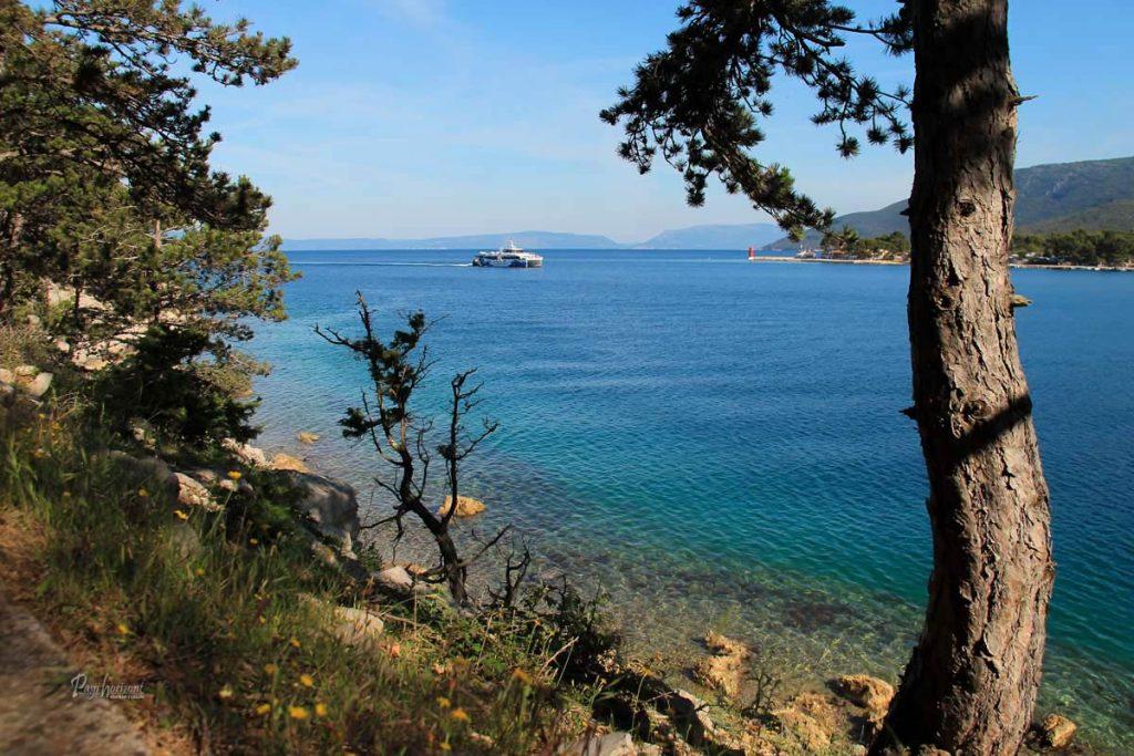 Cres, morski razgled s poti na skrite zalivčke