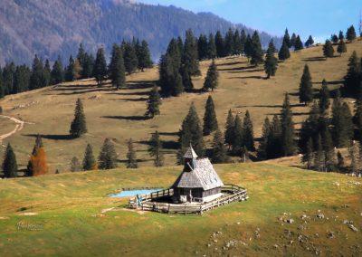 Razgled na kapelico ob poti na Gradišče, Velika planina