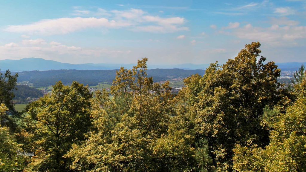 Panorama z razglednega stolpa na Debenjem vrhu