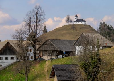 Razgled na cerkev svetega Jakoba iz Topol
