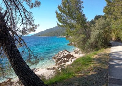 Pešpot ob obali, Cres, Kovačine
