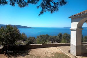 Razgled na morje in obalo iz cerkvice sv. Salvadur