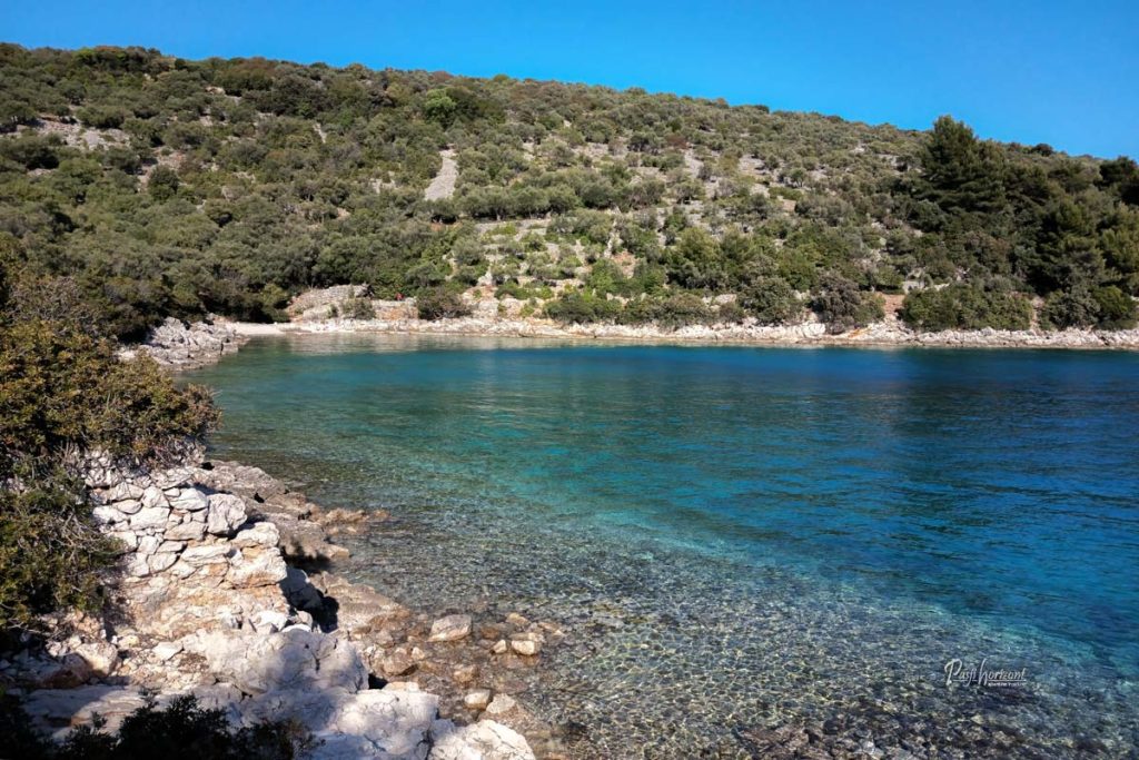 Zalivi ob poti, Cres