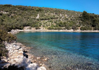 Zalivi ob poti, Cres