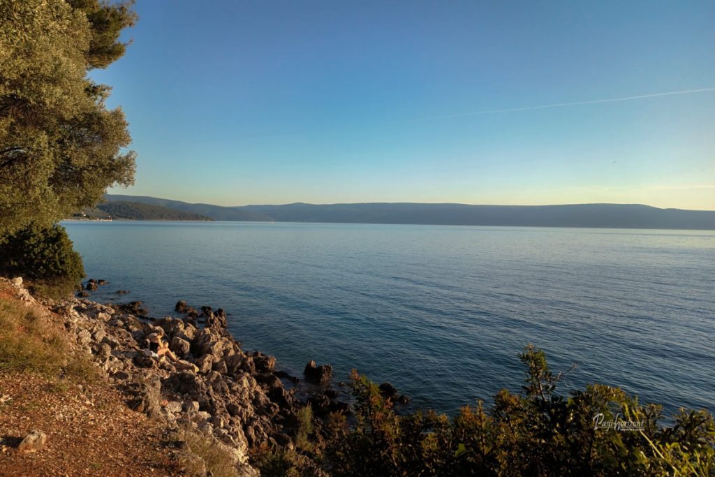 Razgled ob obali, Cres, kovačine