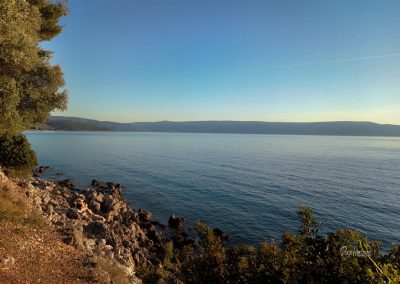 Razgled ob obali, Cres, kovačine