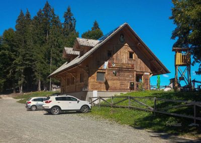 Lovska koča na Taležu nad Radovljico