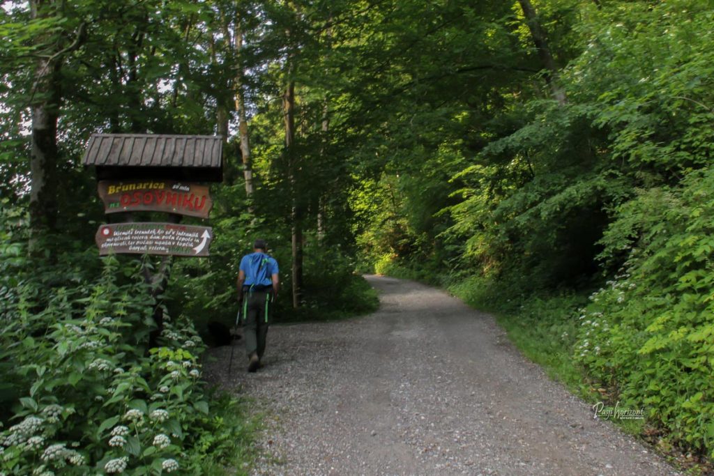 Začetek pohodniške poti iz Trnovca proti Govejku