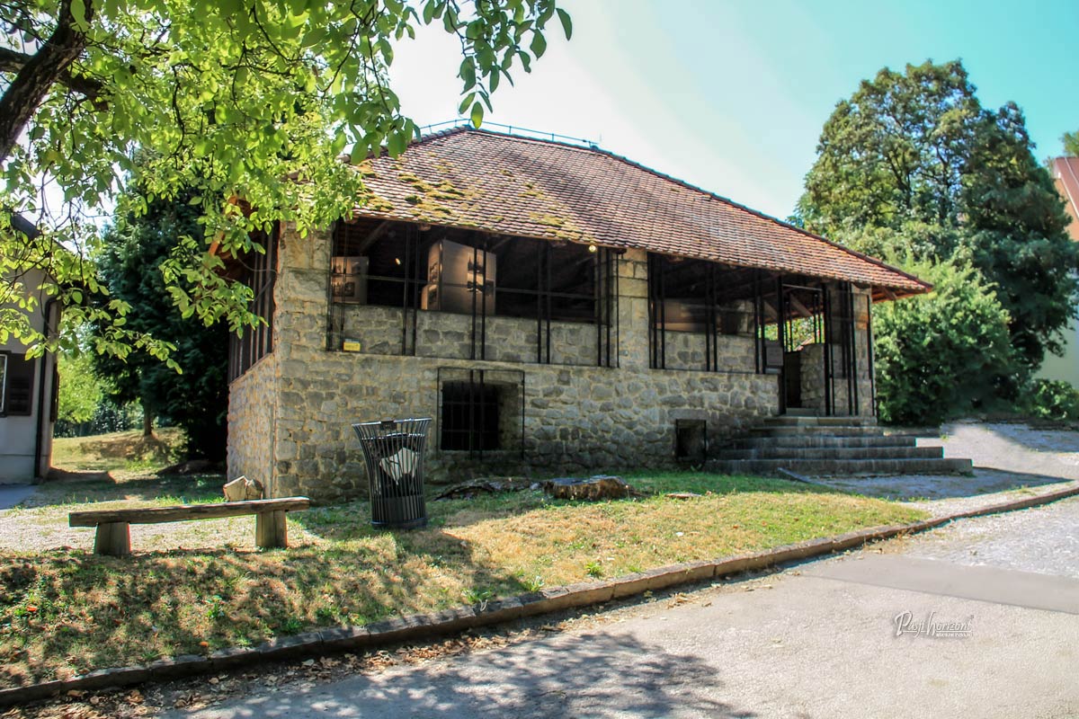 Mežnarija ob cerkvi Svetega Urha nad Dobrunjami