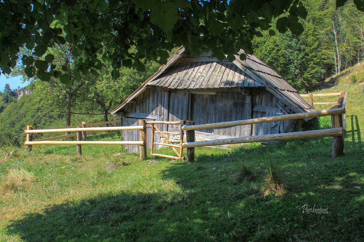 Pastirska koča na planini Osredek