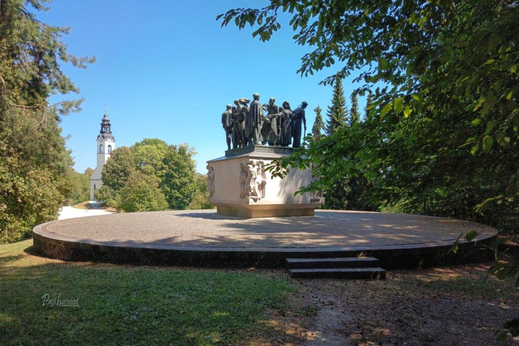 Spomenik in grobnica NOB pri Svetem Urhu