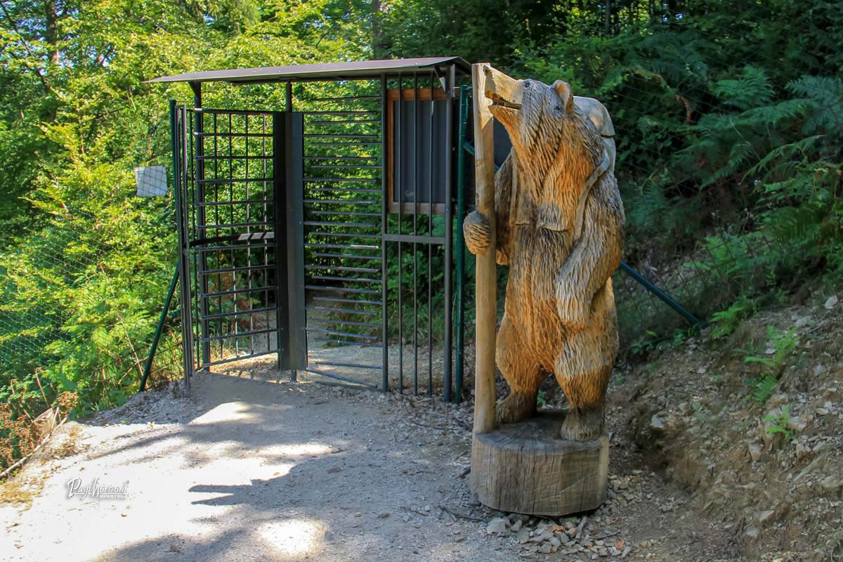 Vhod v gozdni živalski park pri Gostilnici Orle